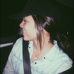 Meet your Posher, Jolie